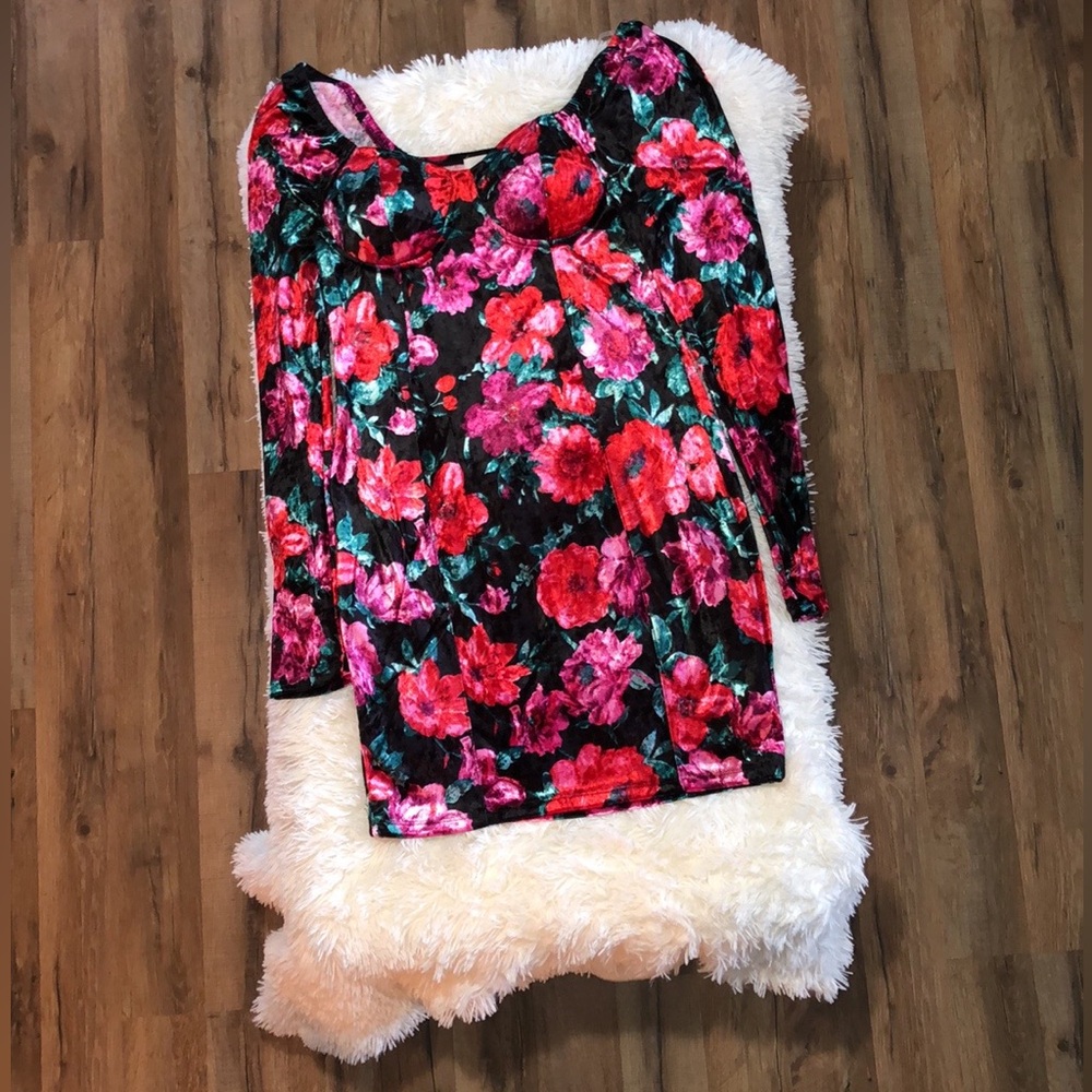 Floral patterned dress, size M